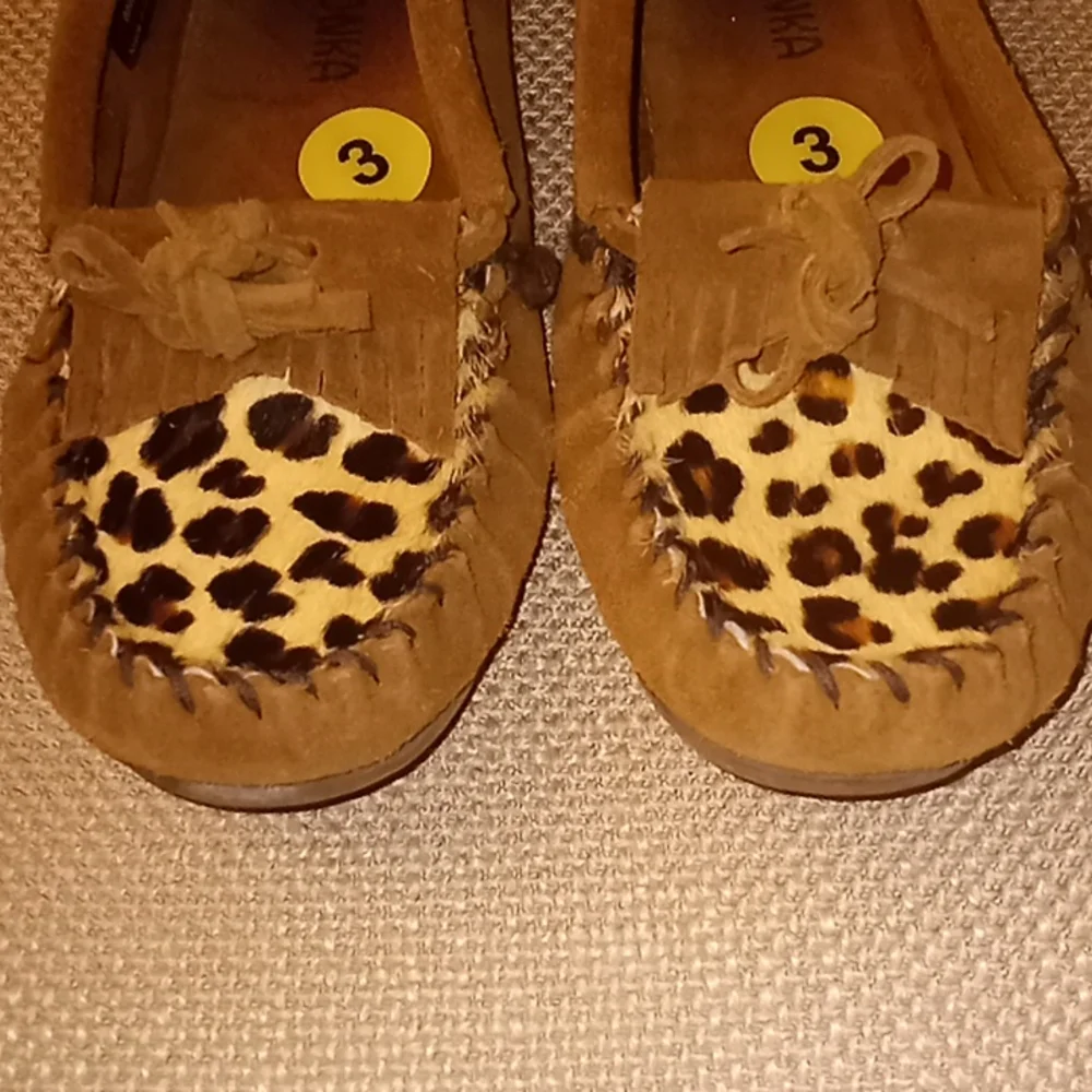 Minnetonka Animal Print Leopard Shoes Size 3